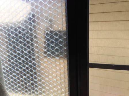 断熱プチプチシートを貼った窓