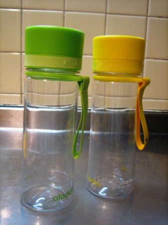 水用ボトル２個