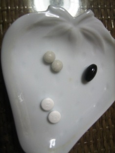 薬２種類とサプリメント3