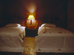 コテージ室内ベッド