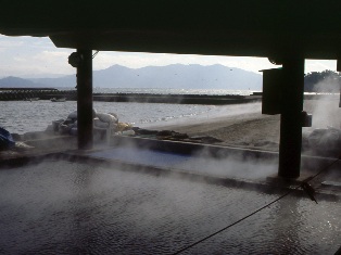 砂蒸し風呂と海
