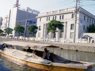屋形船市内旧日本銀行前