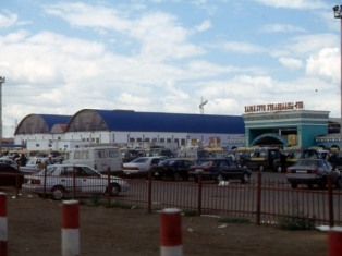 モンゴル市場１　入り口