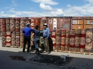モンゴル市場　8　絨毯売り場