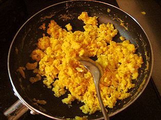 黄色が綺麗な煎り卵