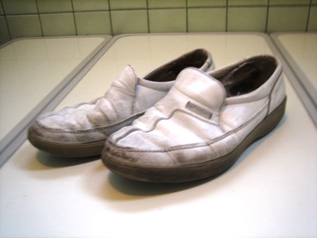 靴洗った後　乾かしたら白くなった