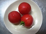 市販のトマトと採りたてトマト